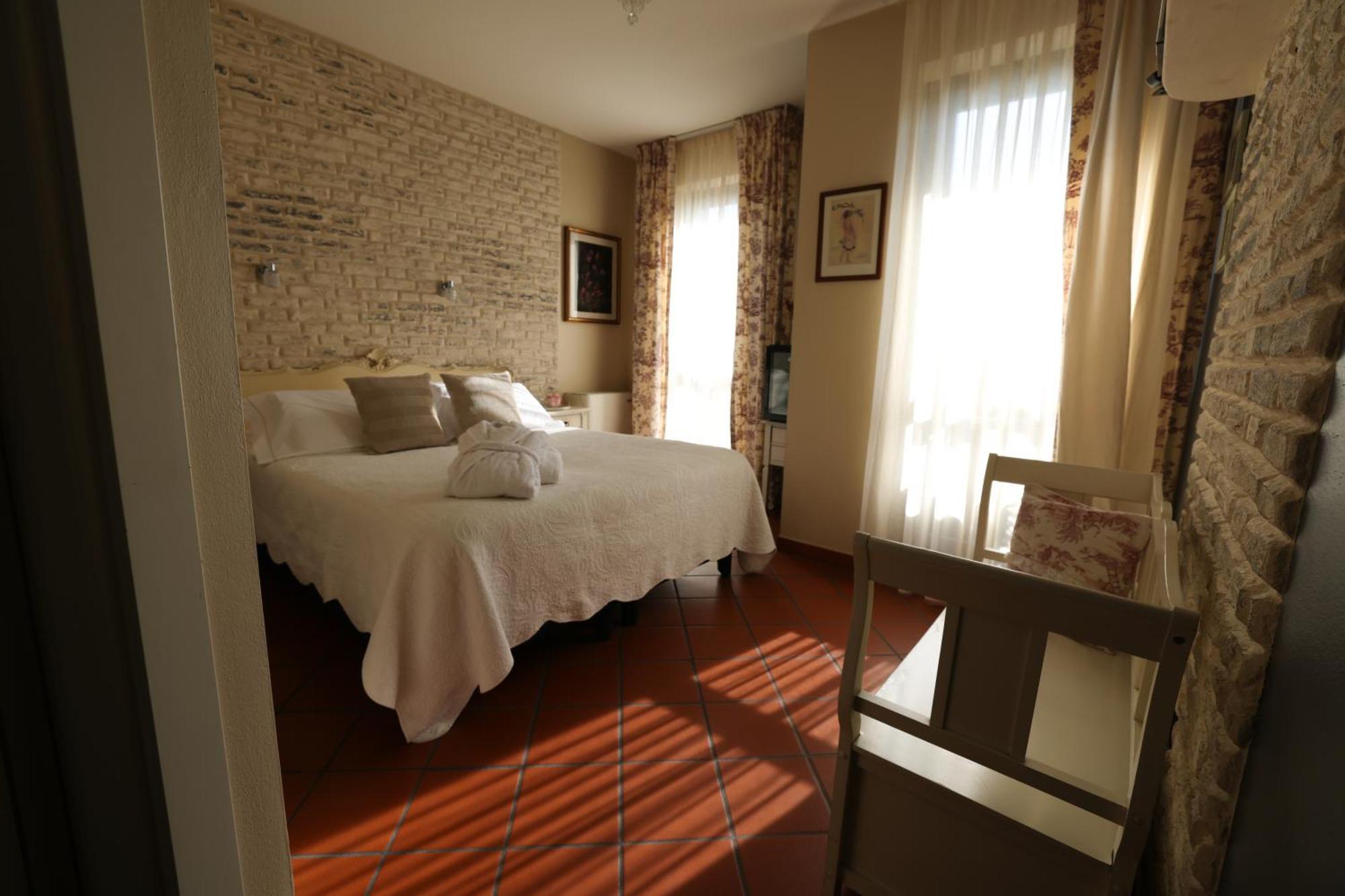 Hotel Florence Манерба-дель-Гарда Экстерьер фото