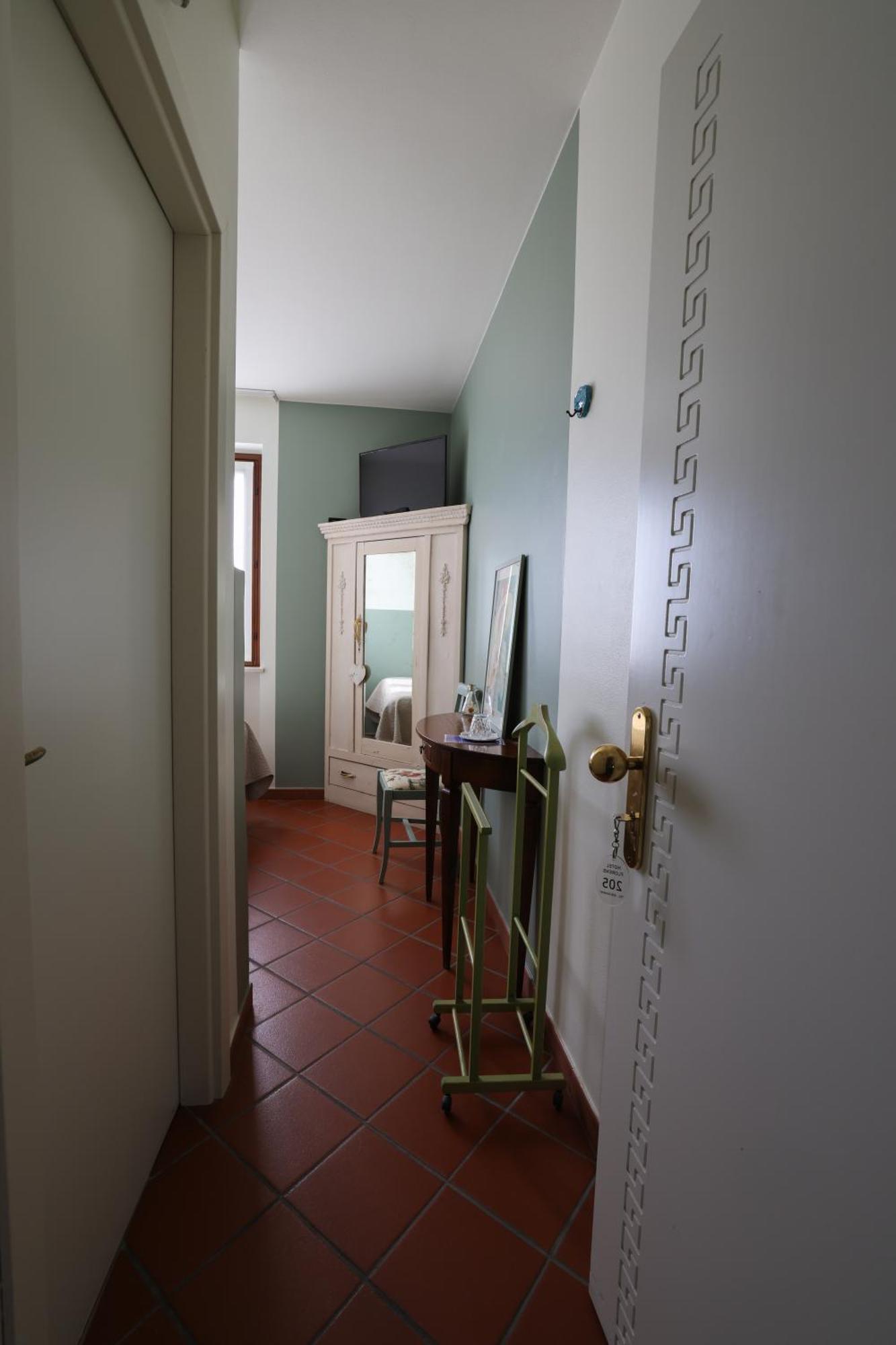 Hotel Florence Манерба-дель-Гарда Номер фото