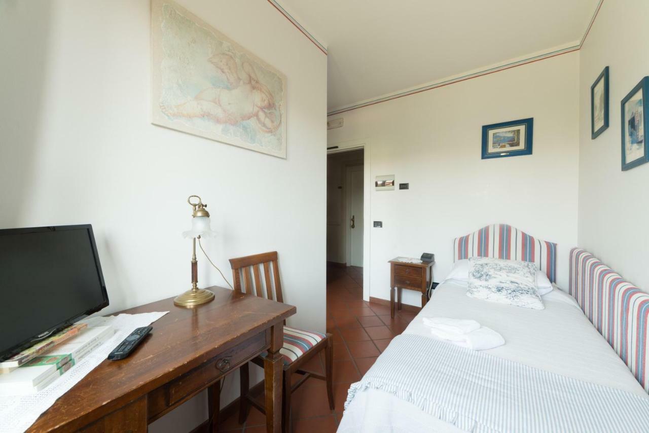 Hotel Florence Манерба-дель-Гарда Экстерьер фото